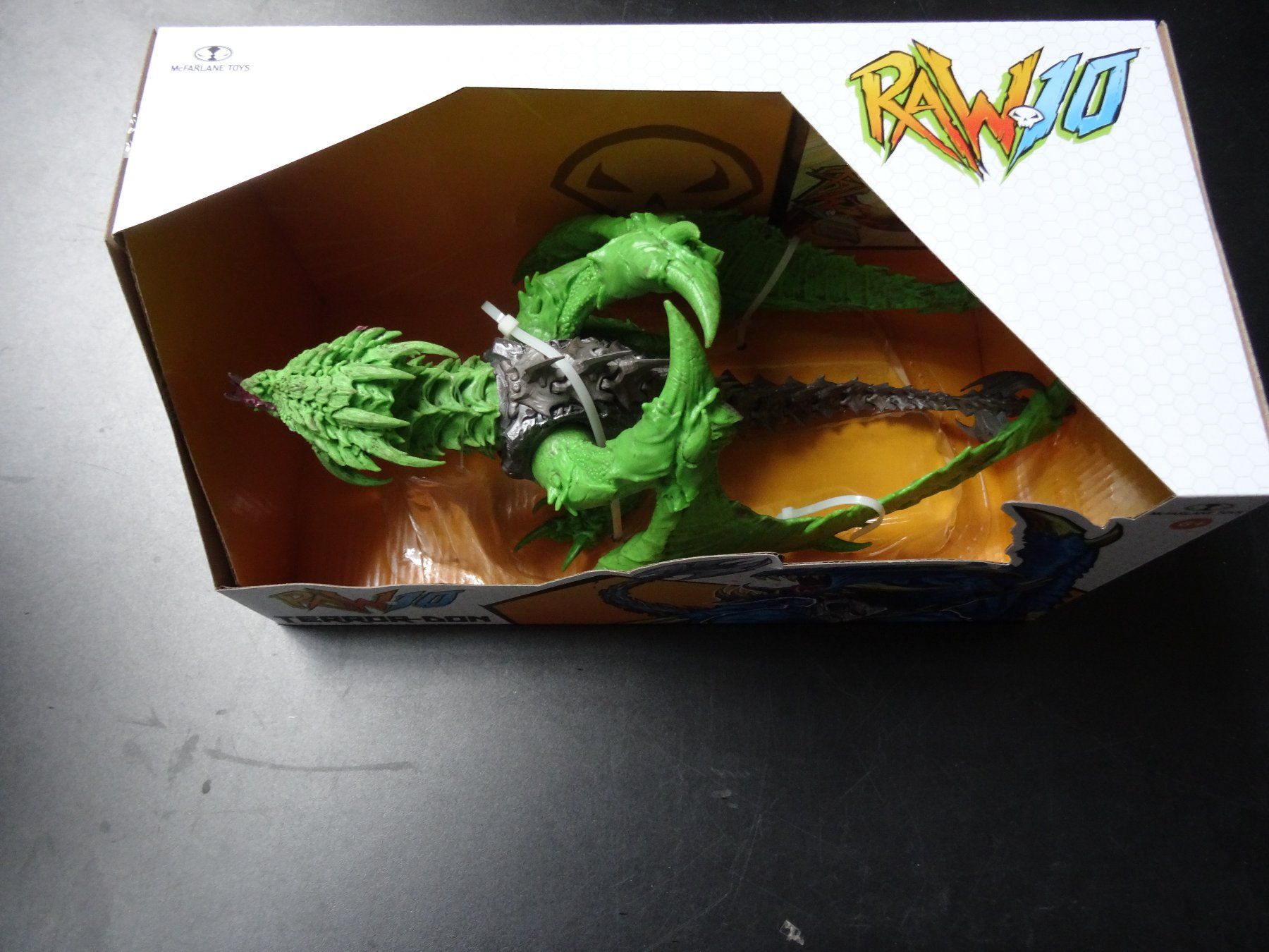 Figuren: RAW 10 Actionfiguren Terror-Don 33 cm 2 FIGUREN – Neu und originalverpackt aus Olten von Disc-Ausverkauf