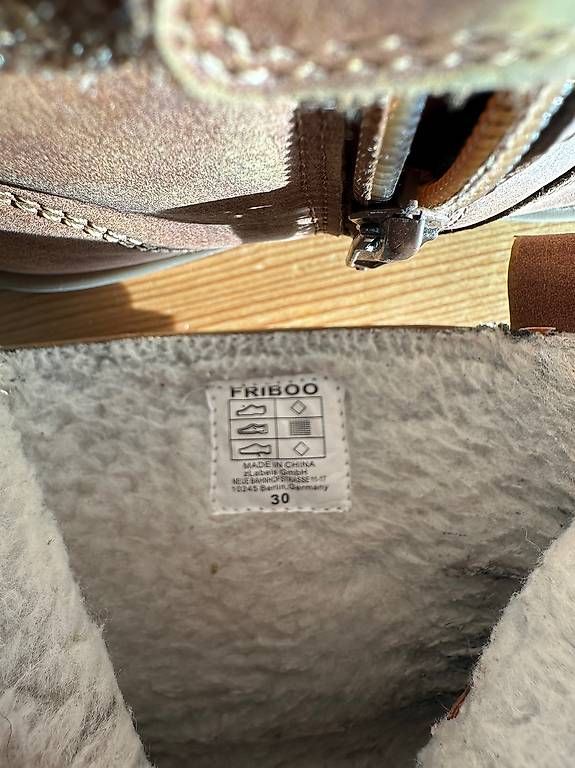Schuhe für Mädchen: Warme Stiefel Grösse 30 – Gebraucht aus Männedorf von han_5vkz 2