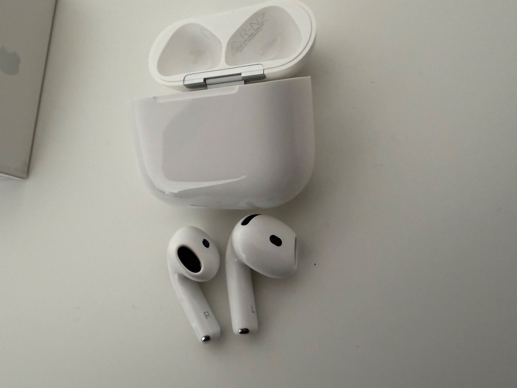 Apple Kopfhörer: APPLE AirPods 4, In-ear True Wireless Kopfhörer – Gebraucht aus Reinach AG von mali.kes