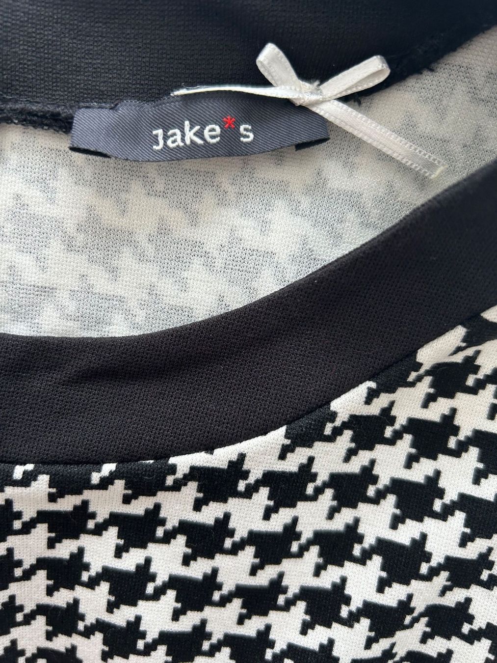Kleider: Wunderschönes Jake*s Kleid Gr.36/38 stretch – Gebraucht aus Horn von Resvi 2