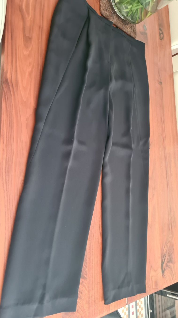 Armani Pantaloni: GIORGIO ARMANI HOSE NERO – Usato da Minusio venduto da Ninfa54