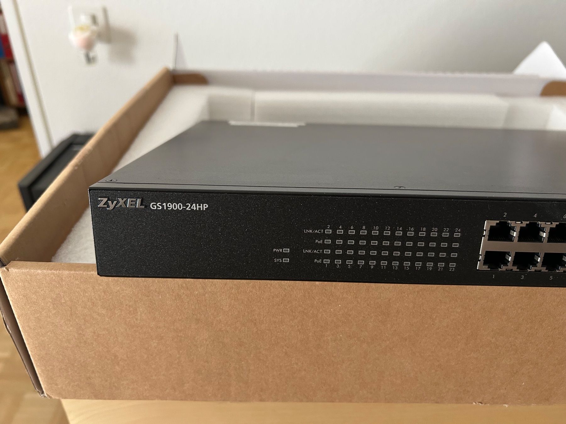 Hub & Switch: ZyXEL GS1900-24HP Switch – Usato da Basel venduto da max_dxb7 1
