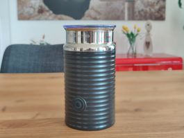 Nespresso 3593 inkl. Deckel & Schäumer
