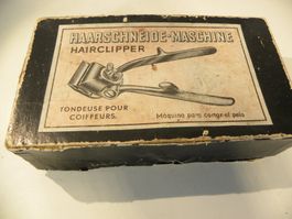 Alte Haarschneide-Maschine in Kartonbox