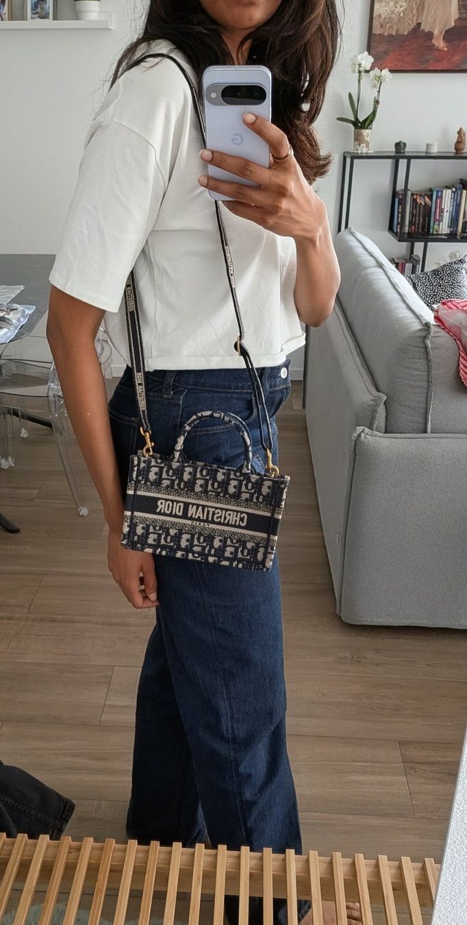 Dior Sacs femmes: Christian Dior Book Tote Mini Bag with Strap – Neuf (Voir description) à Morges par dhi_y2qk