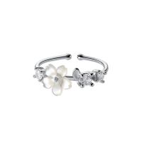 Weisse Blume Ring aus Silber