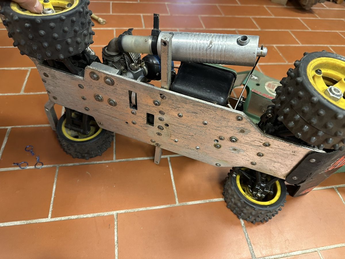 RC Modellbau: RC Auto Tornado 4WD Modellbau Ersatzteile Bastlerware  – Defekt aus Meilen von Rebez 1