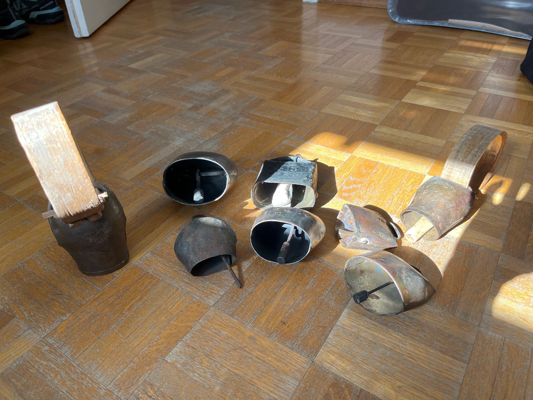 Campanacci mucche: 8 clochettes – Usato da Gland venduto da Abigail1 1