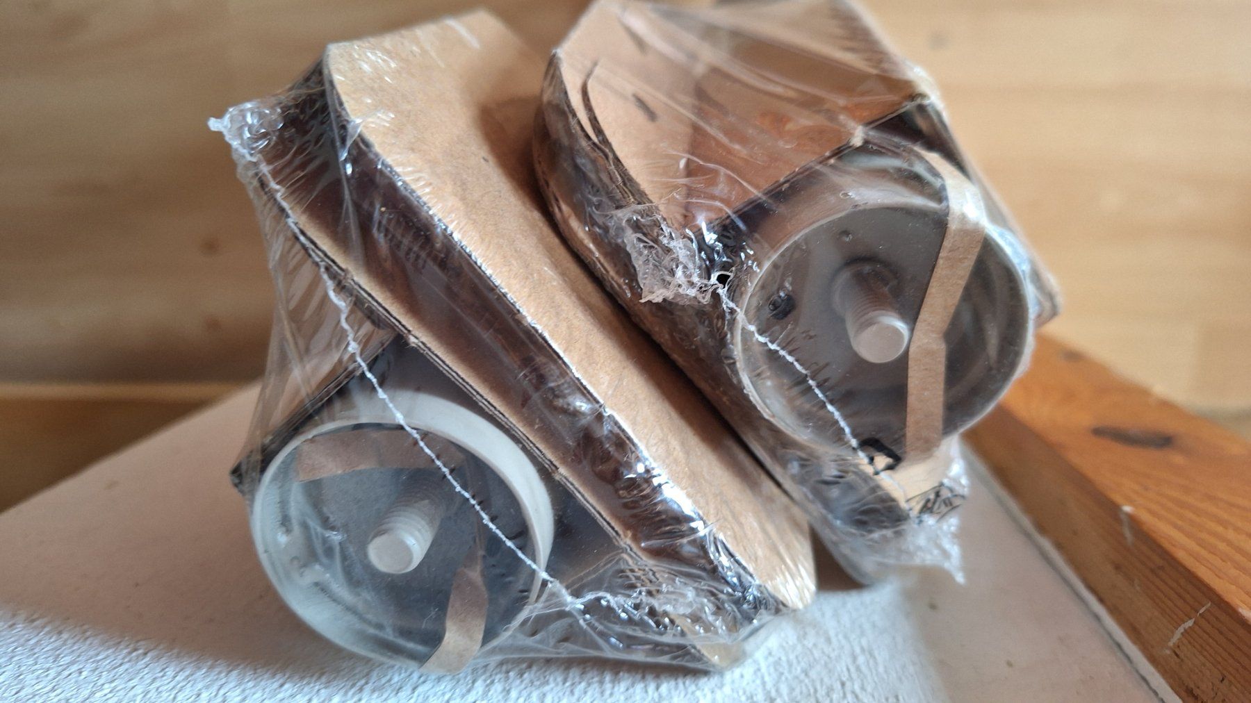 Ikea Altri mobili: 2 Metall - Beine beige IKEA ADILS, ungebraucht – Nuovo e nell'imballaggio originale da Dornach venduto da majo8689 3