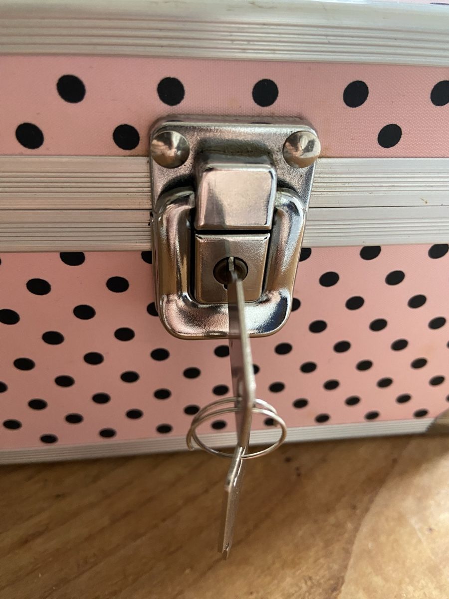 Coffres: Petit coffret valise rose avec ses clés – D'occasion à Veyrier par Leilazizou 3