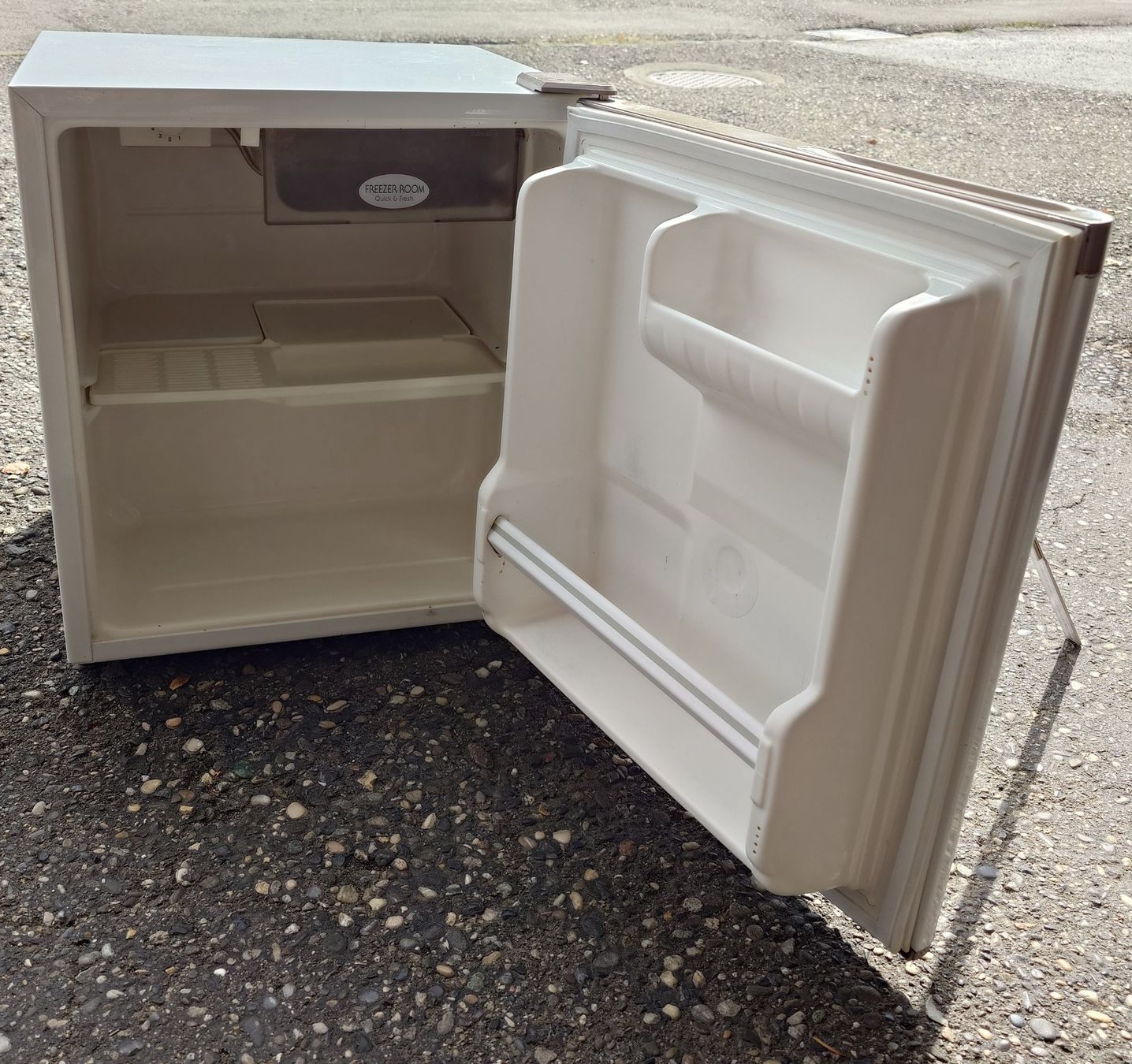 Novamatic Réfrigérateurs: Kühlschrank mini – D'occasion à Aarwangen par Pesche1966 2