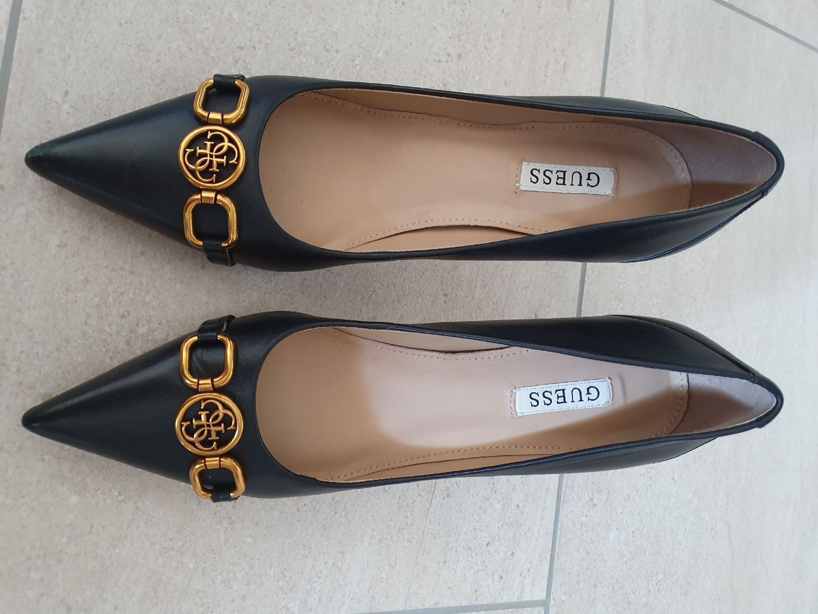 Guess Scarpe da donna: Wunderschöne Guess Pumps schwarz - gold – Nuovo (secondo la descrizione) da Wettingen venduto da __Dom__ 1