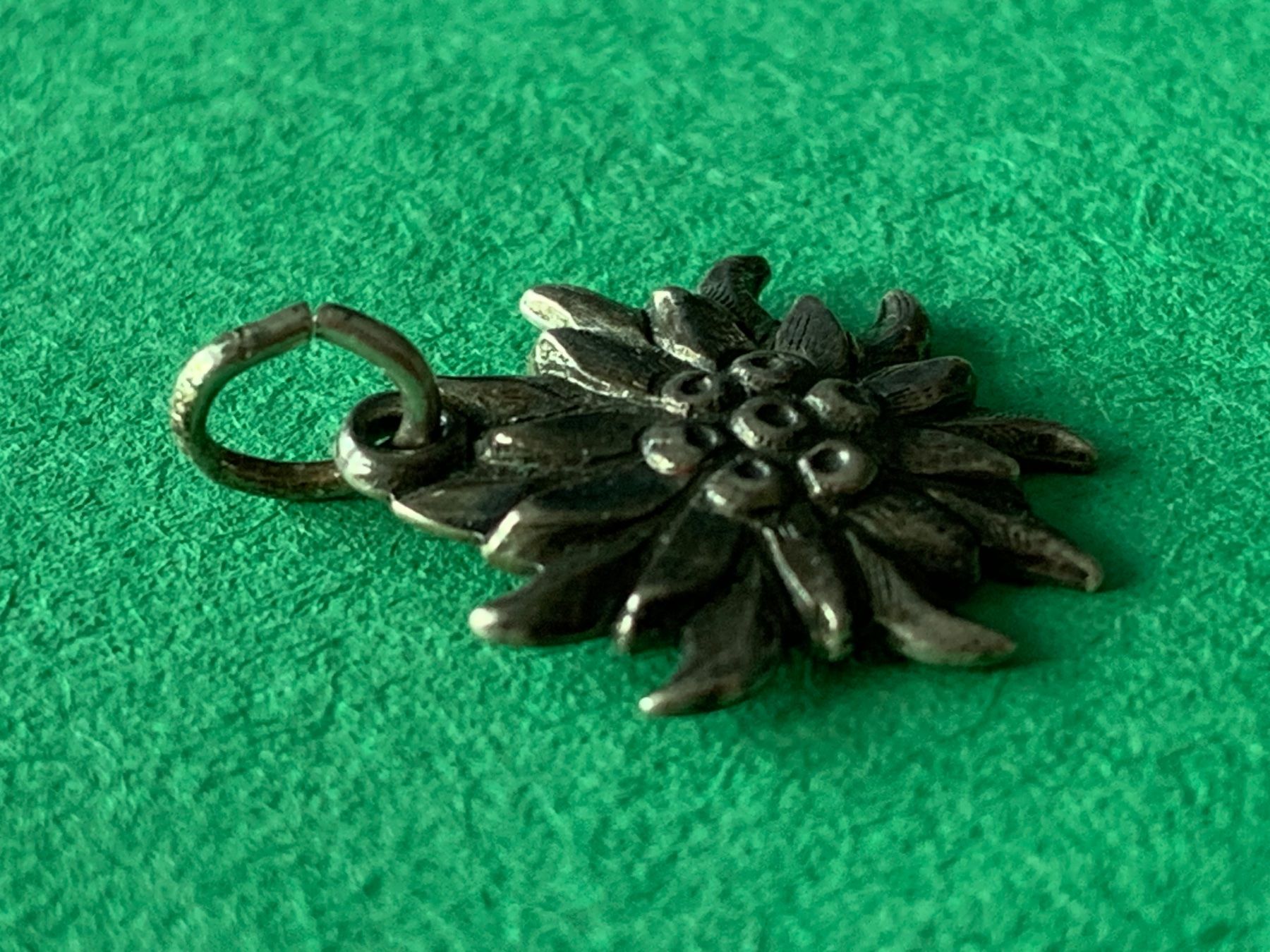 Ciondoli: Schmuckanhänger Edelweiss silber – Usato da Dittingen venduto da Bijoubelle 3