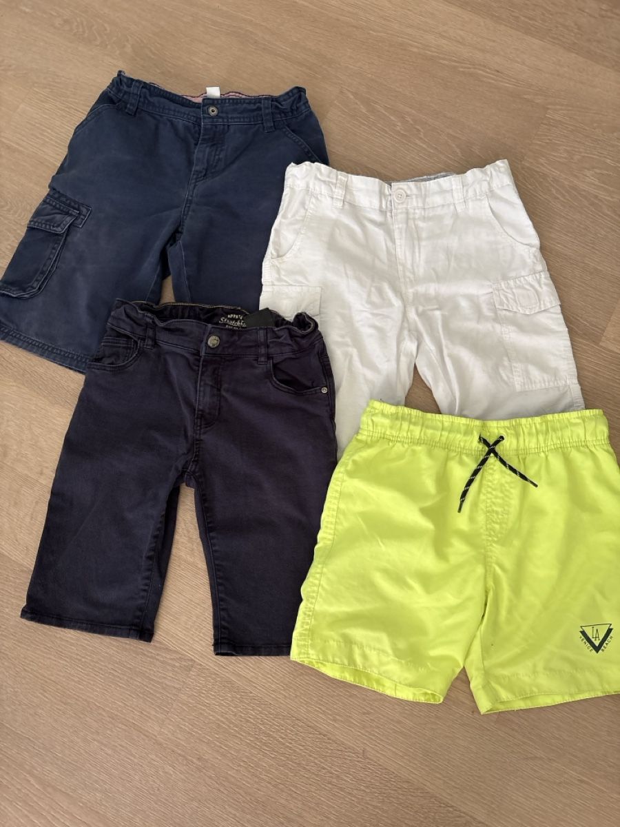 Lotti & Set di vestiti: Set kurze Hosen 134-140 – Usato da Hergiswil NW venduto da mar_js5v