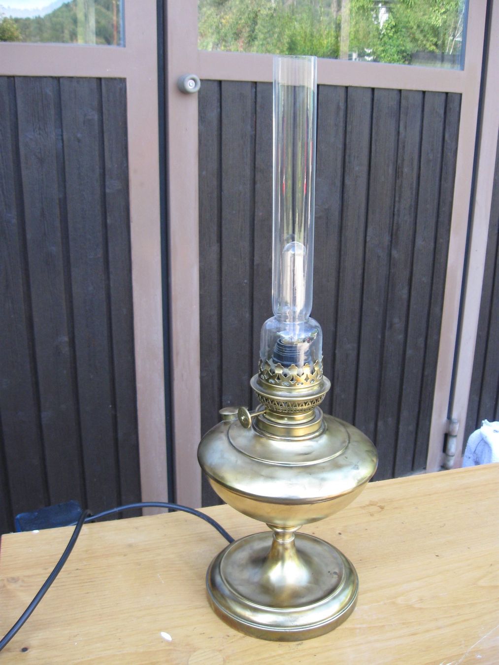 Lampade: Alte elektrifizierte Petrollampe Messing – Usato da Bauma venduto da Stangenbohne 1