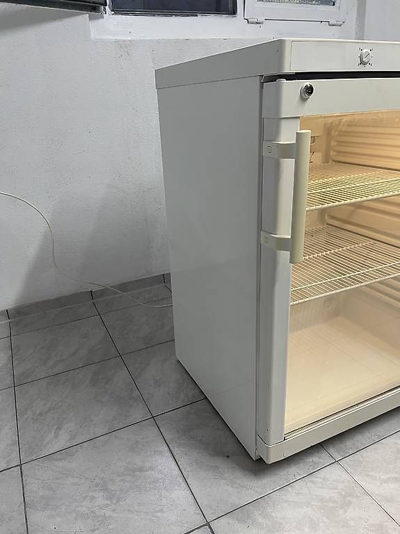 Frigoriferi: Liebherr Kühlschrank mit Glastüre – Usato da Wynau venduto da Lorent_Be 1