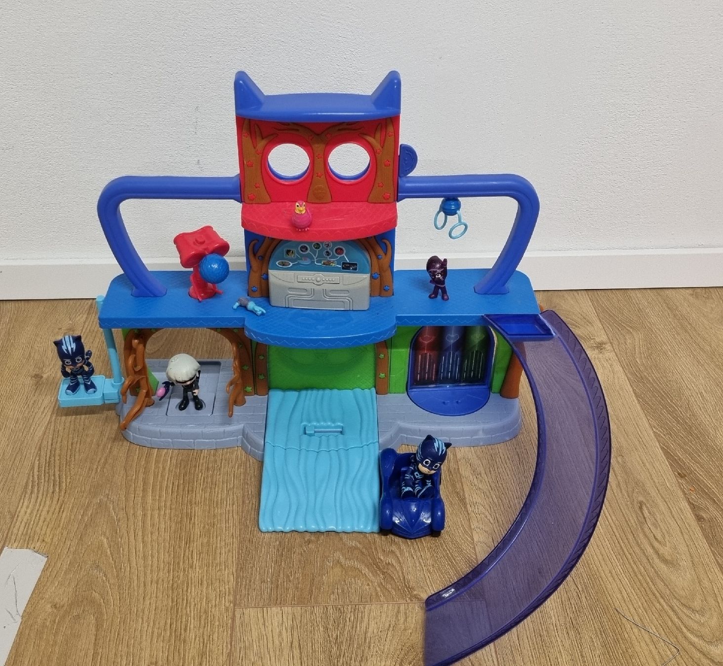 Spielzeuge: PJ Mask Headquarter mit Figuren – Gebraucht aus Herrliberg von FannyZ 1