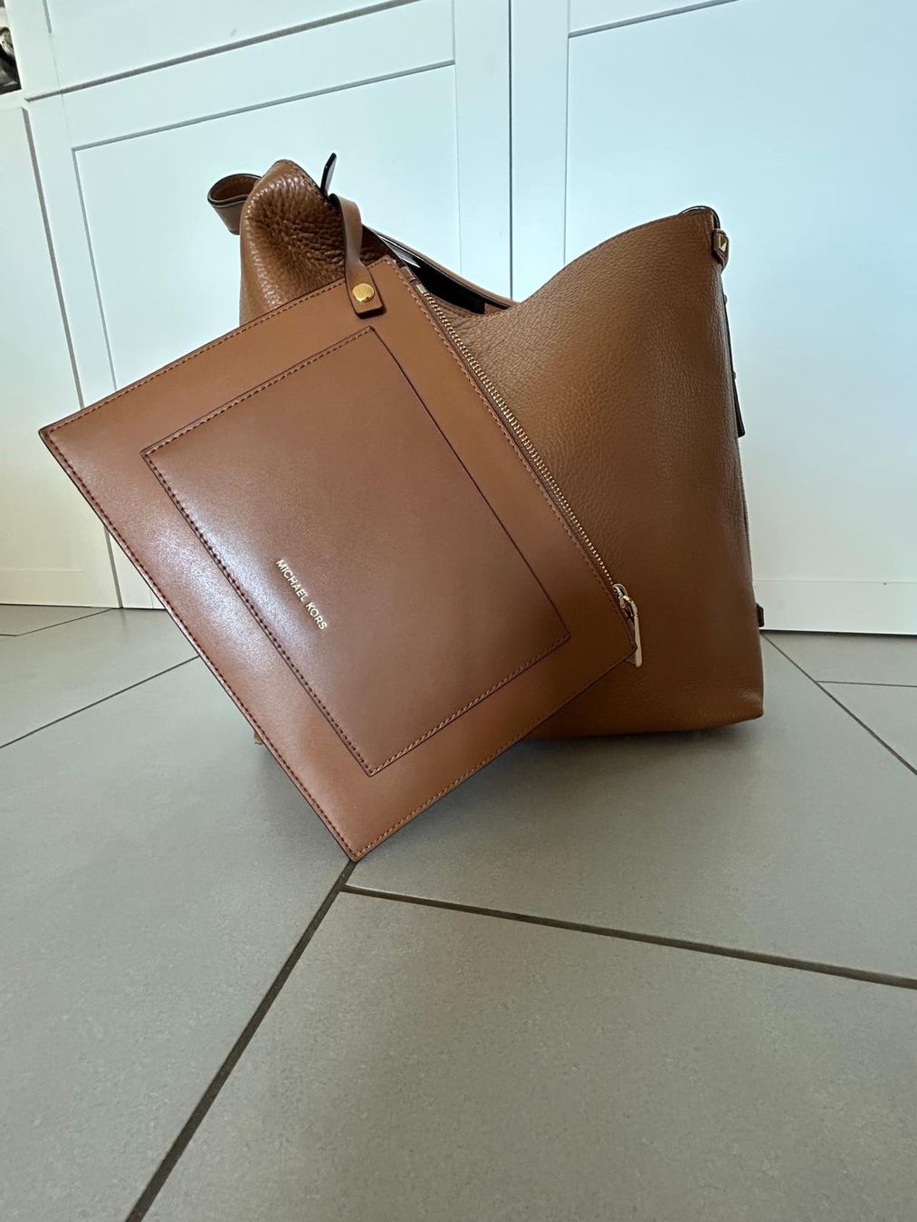 Michael Kors Borse da donna: MICHAEL KORS Griffin Large Leather Shoulder Bag – Usato da Zürich venduto da sus_jw6g 4