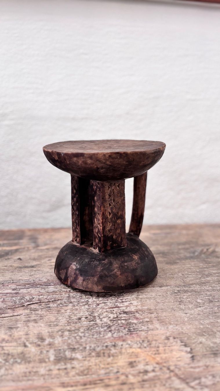Hocker: Sehr alter afrikanischer Tonga Hocker – Gebraucht aus Richterswil von 0207lifestyle 1