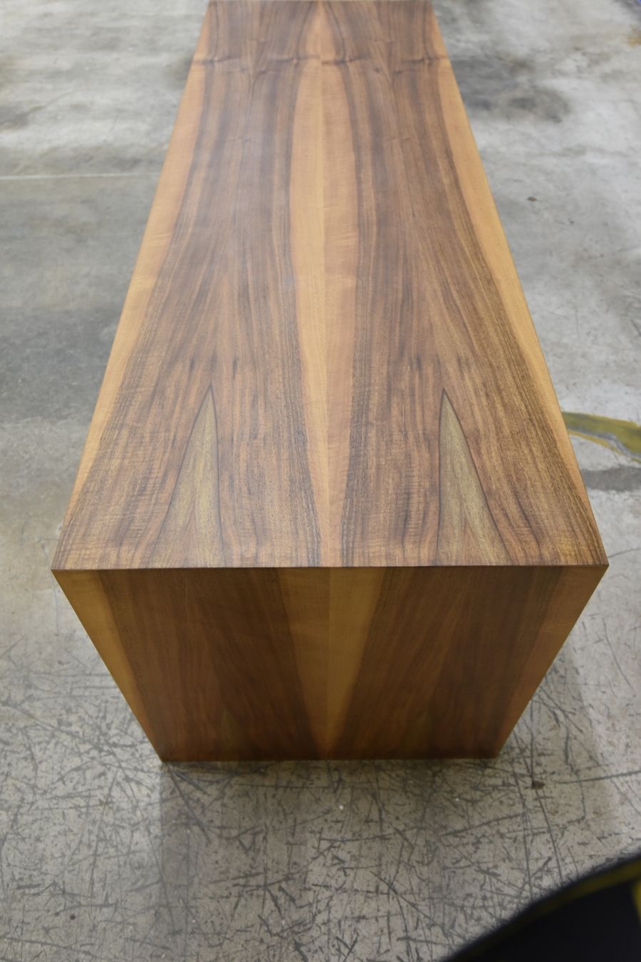 Tische: Designer Esstisch aus Nussbaum – Gebraucht aus Lichtensteig von Usedinstorecom 1
