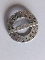 Broche annulaire commémorative vintage !
