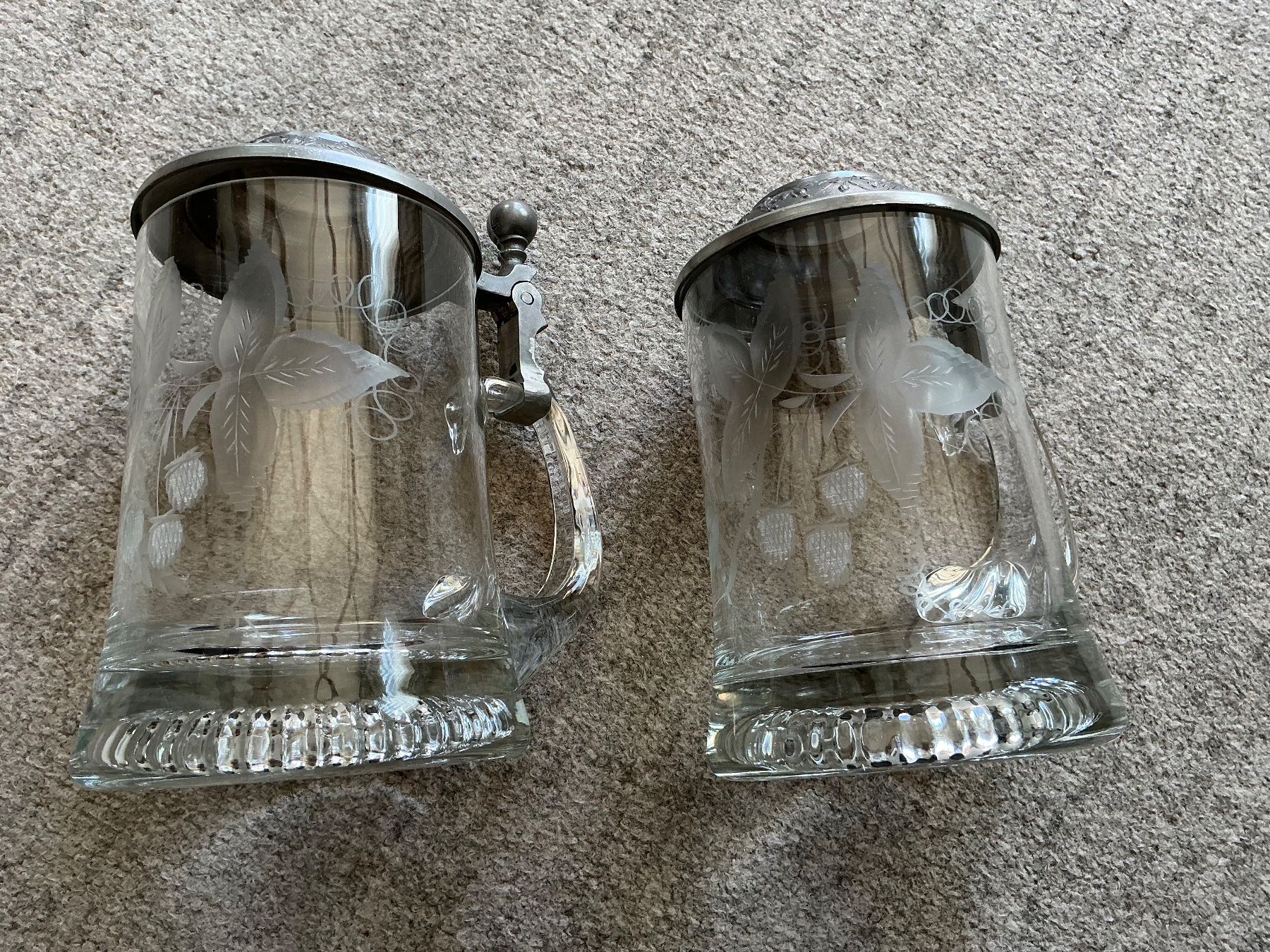 Bicchieri: 2 Antike Bierkrüge mit Zinndeckel , Top! – Usato da Jona venduto da Jancy60 2