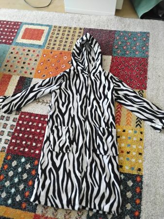 Kuscheliger Zebra Bademantel Gr. 110/116