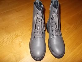 Neue Stiefel von Esprit Gr.39 + gratis 1paar Schwarze