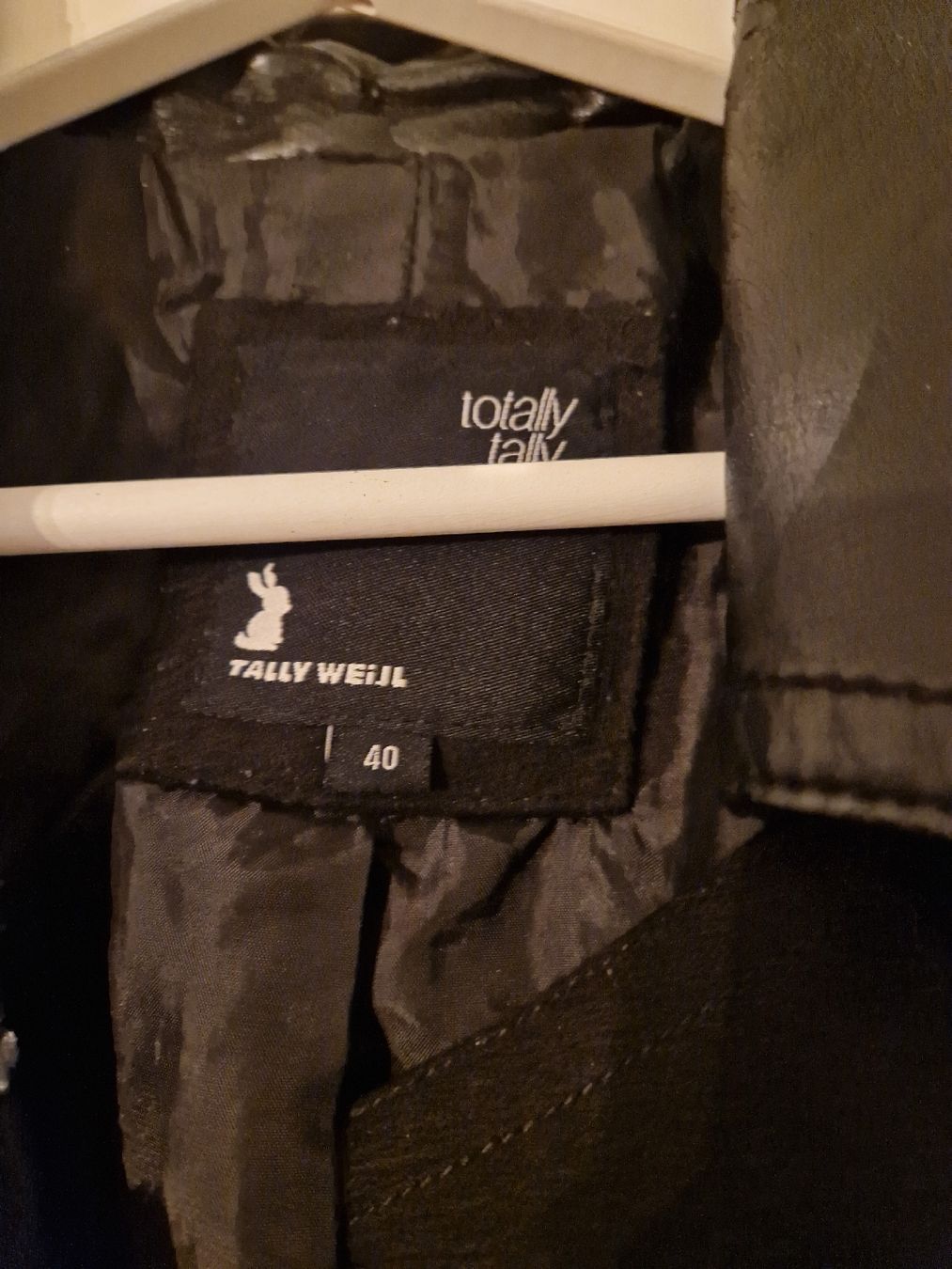 Tally Weijl Jacken: Übergangsjacke schwart in grösse 40 – Gebraucht aus Sursee von saj_5rfk 1
