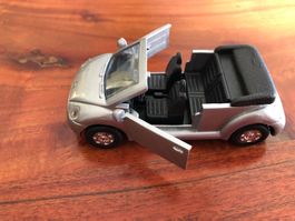 VW New Beetle Cabrio Spielzeugauto, Türen öffenbar