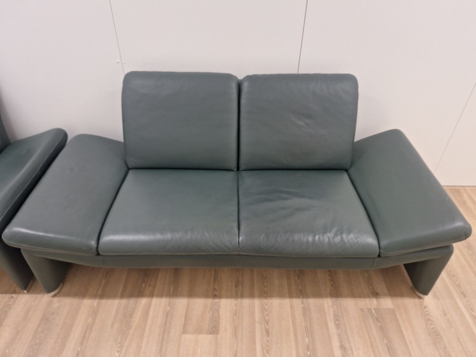 Divani: 2 wunderschöne Echtleder Sofa – Usato da Grüt (Gossau ZH) venduto da wisdomio7 2