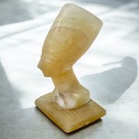 Sculpture en onyx représentant le buste de Néfertiti. Egypte