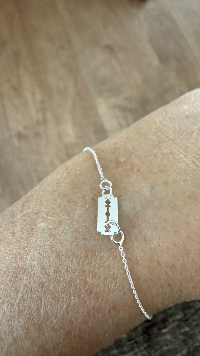 Bracciali & Braccialetti: Feines Kettenarmband mit Klinge: Silber 925 – Nuovo e nell'imballaggio originale da Ebikon venduto da Leonidas2