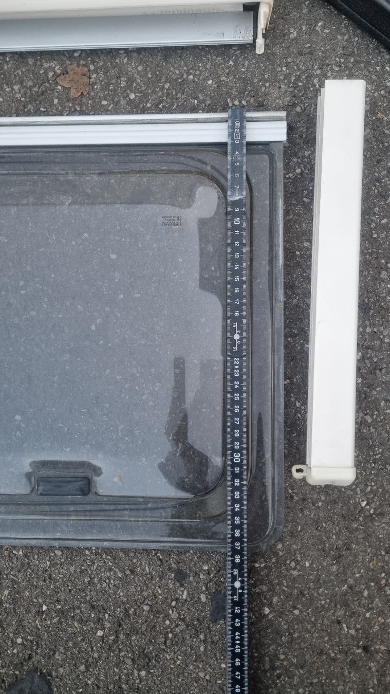 Veicoli da campeggio: Wohnwagen/ Wohnmobilfenster – Usato da Altenrhein venduto da Roduner 3