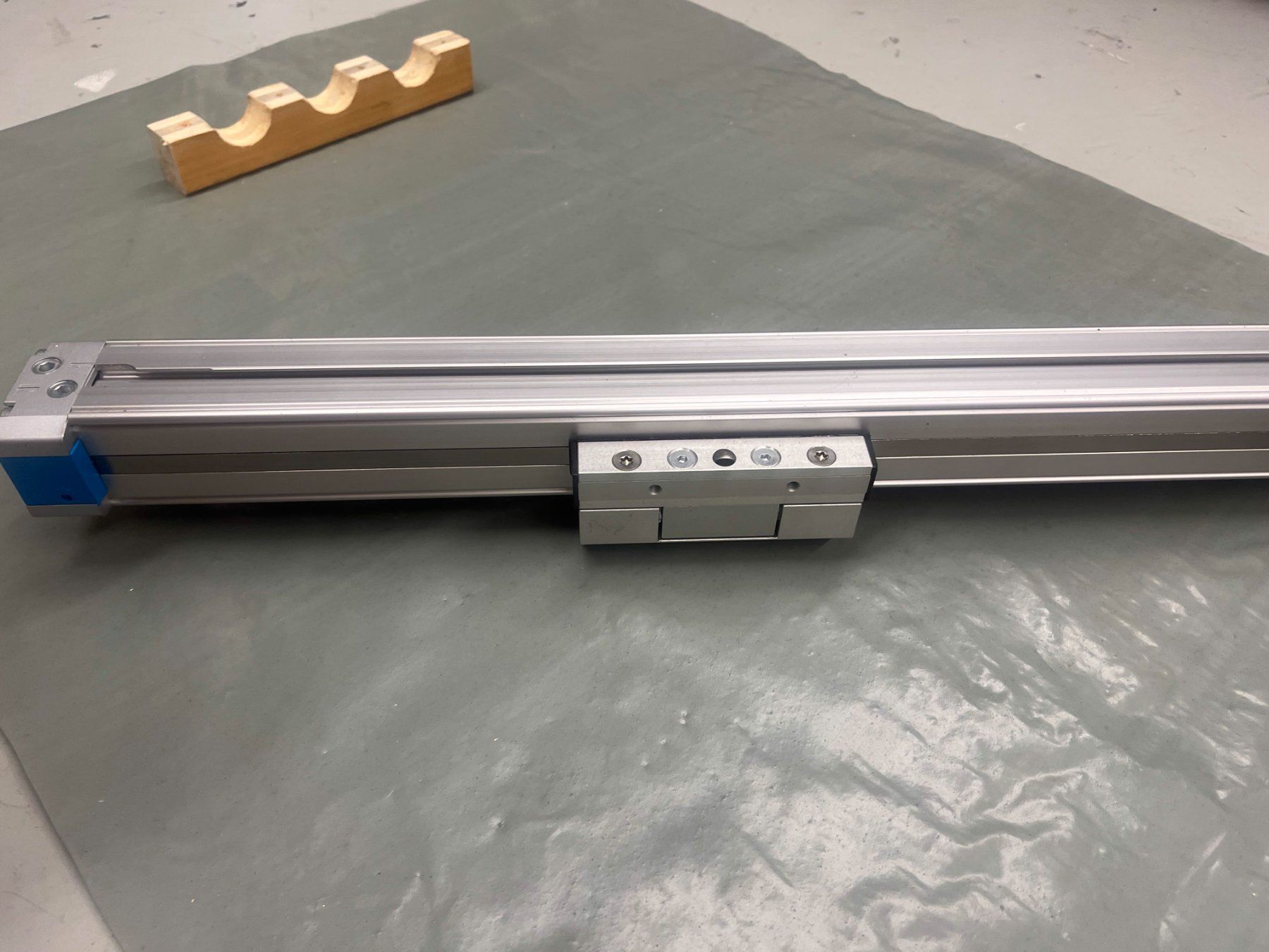 Festo Altro per industria metallurgica: Linearantrieb Festo DGPL-25 – Usato da Zürich venduto da coemgen 4