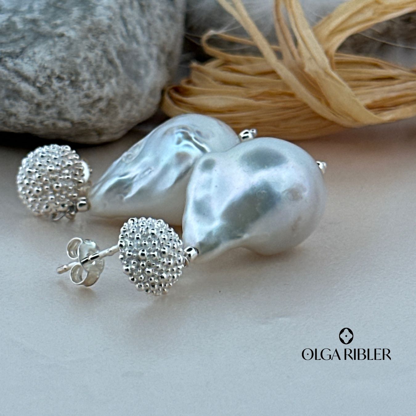 Olga Ribler Boucles d'oreille: Silber Ohrhänger mit Barock-Perle – Neuf (Voir description) à Luzern par MonikaS03 4