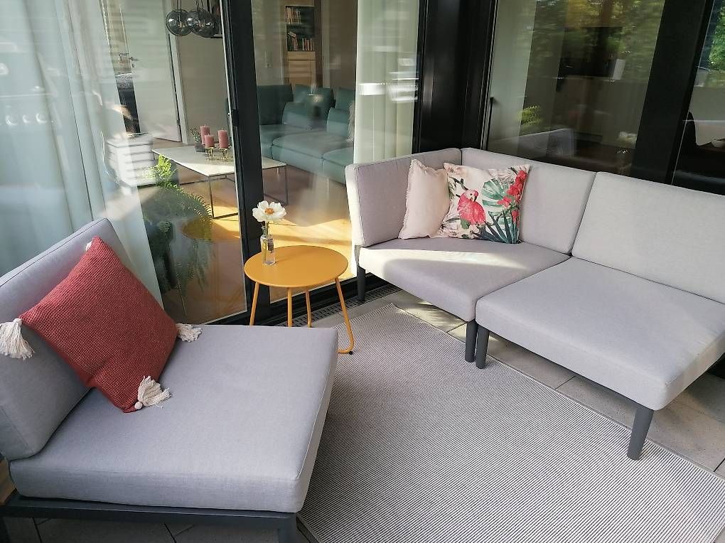Sofas: Lounge hellgrau aus drei Elementen – Gebraucht aus Winterthur von mme_j58n