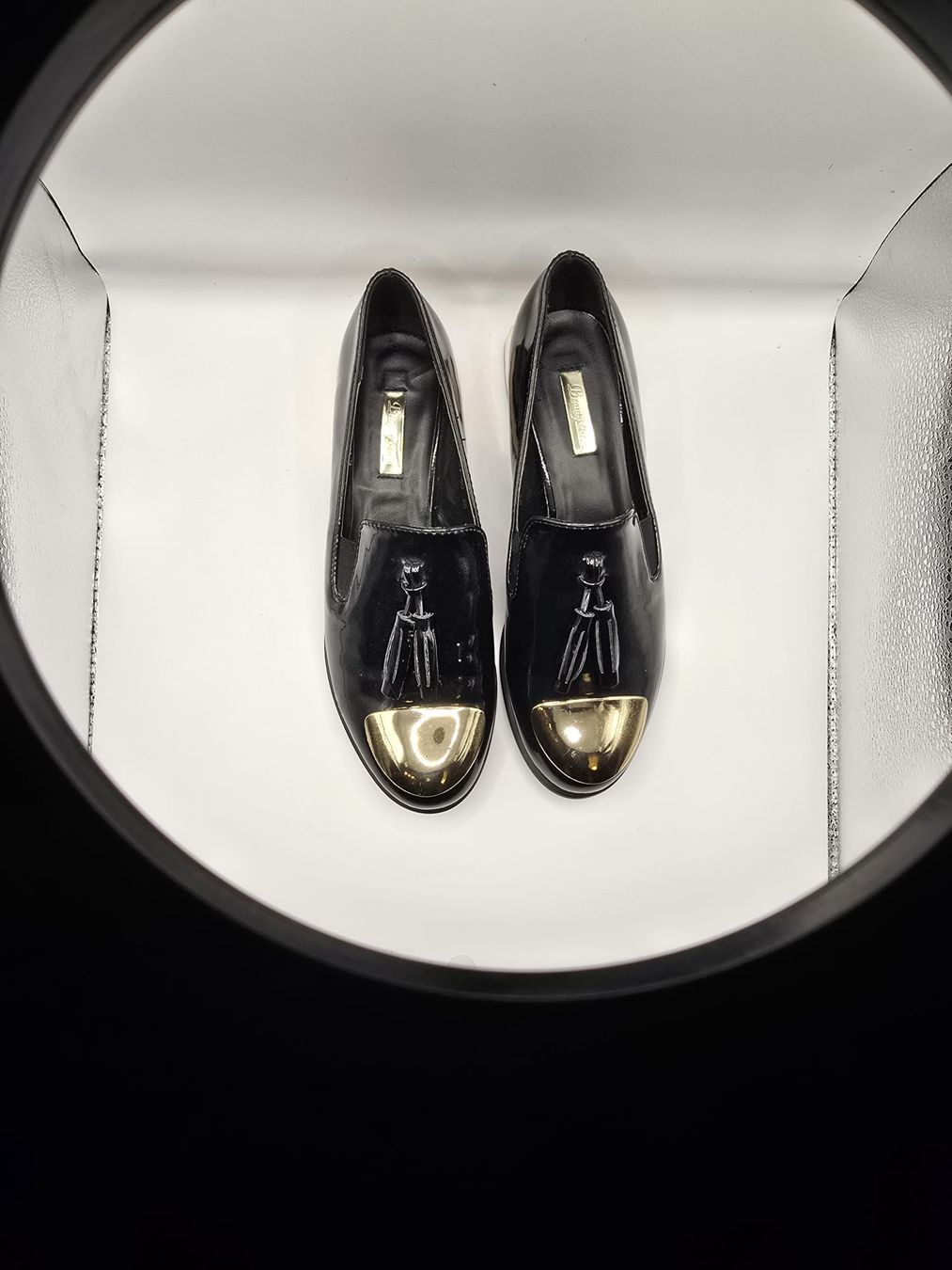 Damenschuhe: Mocassins noirs vernis bout doré taille 38 – Neu (gemäss Beschreibung) aus Neuchâtel von mel_6m7r 1