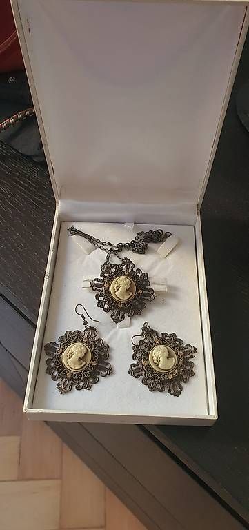 Sonstiger Schmuck: Antique set special and unique – Gebraucht aus Nyon von raz_7y76