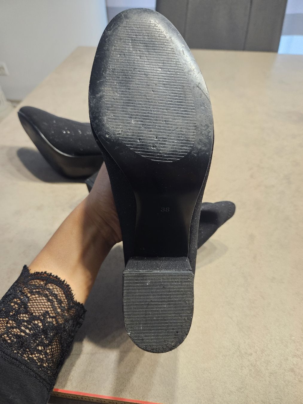 Scarpe da donna: Schwarze Stiefeletten mit Absatz – Usato da Kriens venduto da noe_5hkf 2