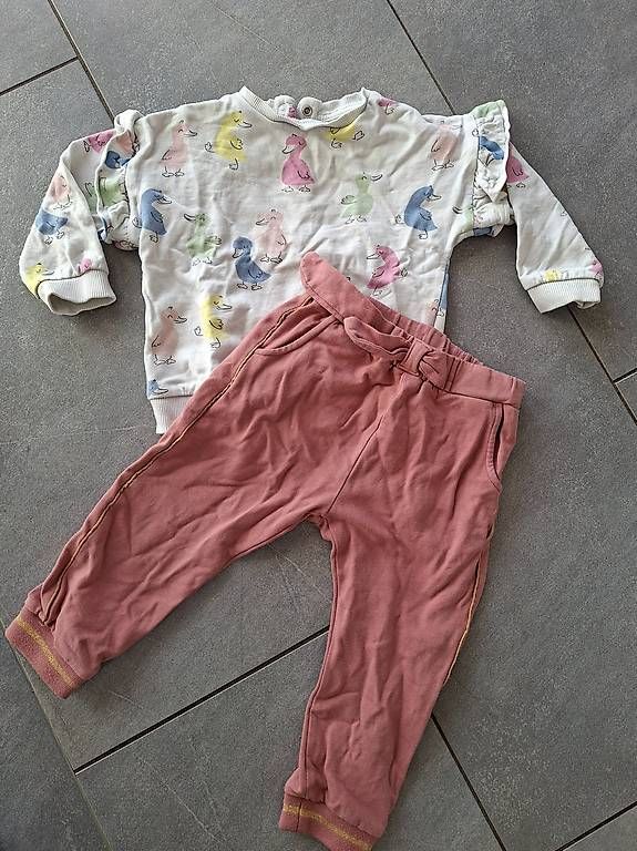 Ensembles coordonnés: Pullover und Hose Gr. 86 – D'occasion à Andwil TG par Dorro 1