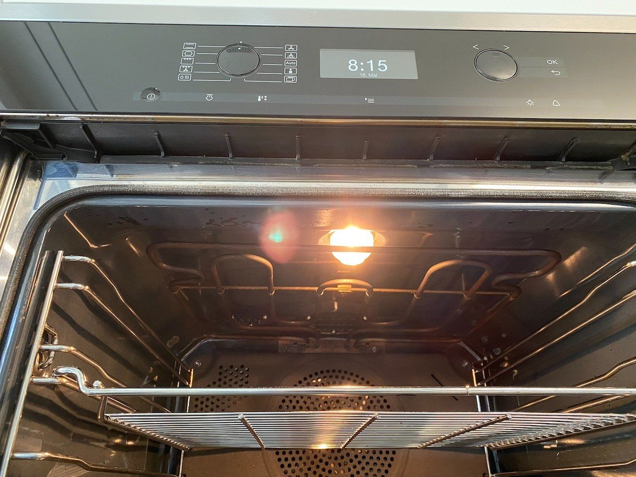 Miele Backöfen: Kompaktbackofen Miele H 6400-60B – Gebraucht aus Allschwil von SeimnR 3