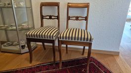 2 Stühle Nussbaum. Letzte Gelegenheit vor Räumung.