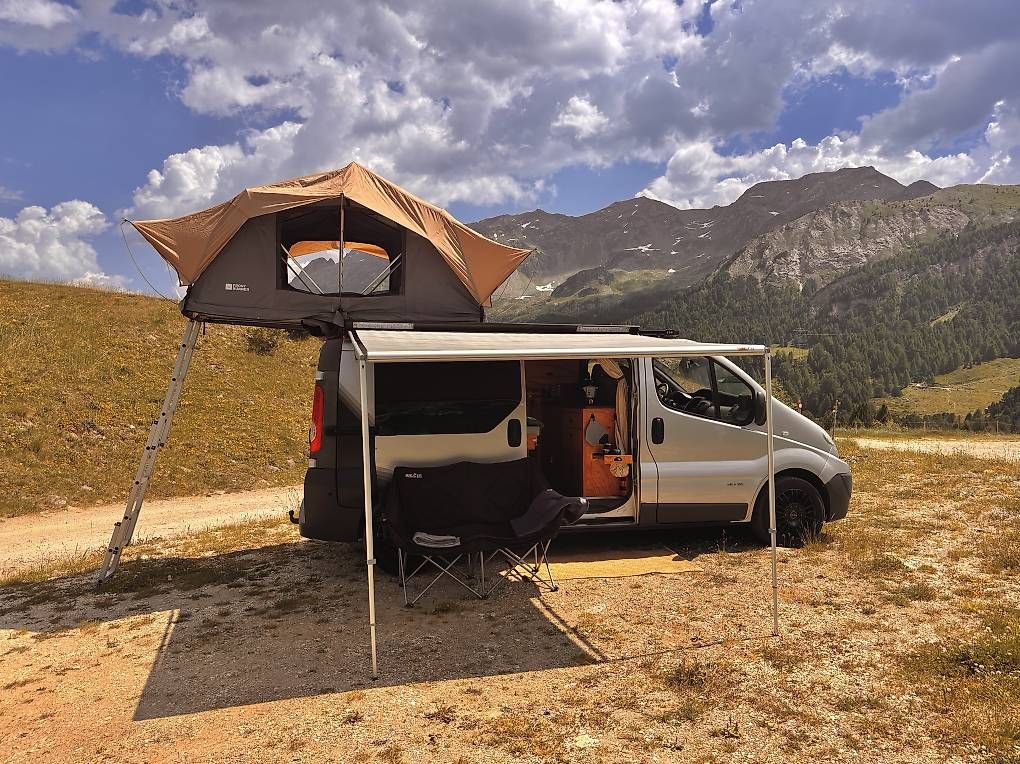 Camping Fahrzeuge: Renault Trafic Camper 2.0 dCi 115 PS | Reisefertig – Gebraucht aus Flims Waldhaus von ph86 3