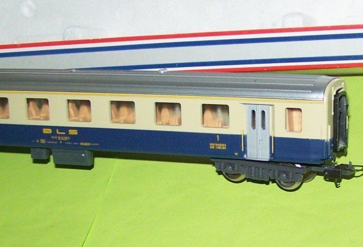 Voitures voyageurs LIMA 309185, 309186K, 309193K - Modélisme