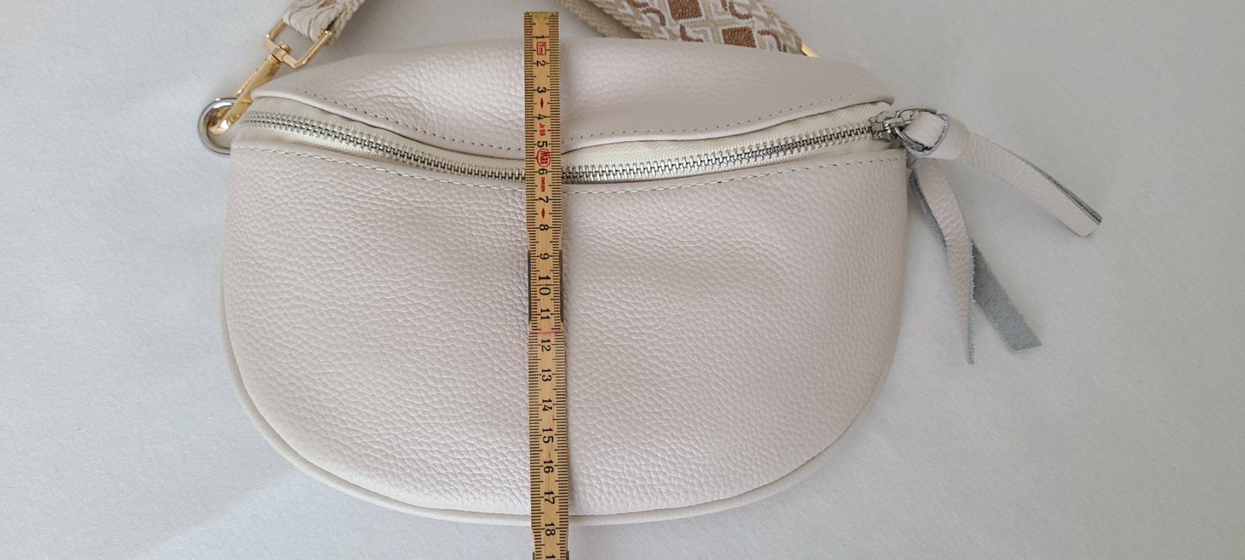 Sacs femmes: Bauchtasche aus Leder – D'occasion à Basel par Luzora 6