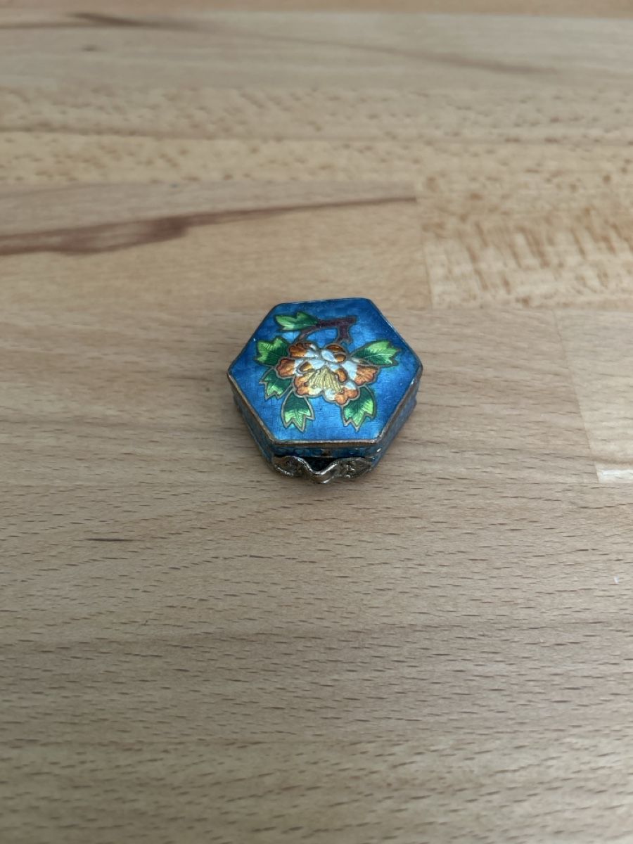Pots: Boîte hexagonale émaillée fleurs bleu – D'occasion à Orbe par chr_f5zv
