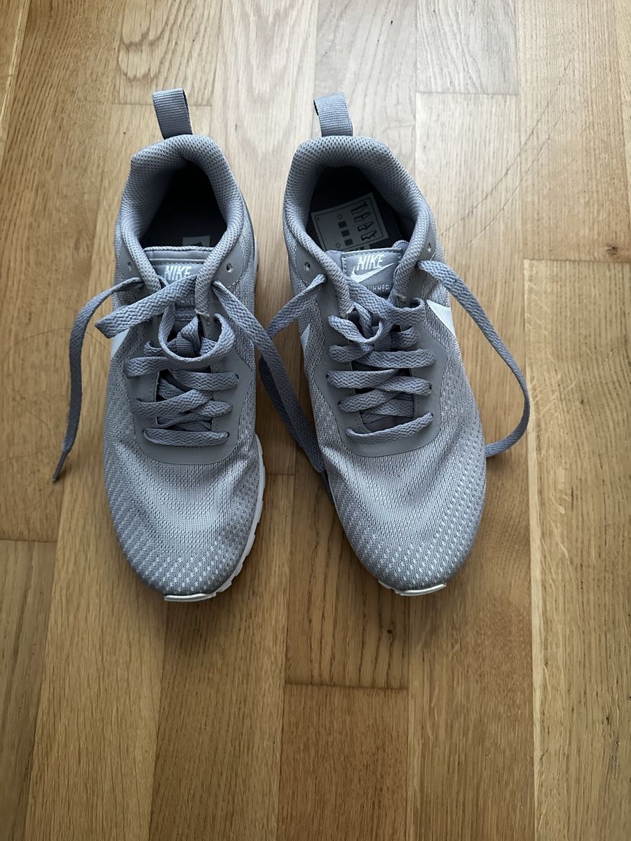 Nike Scarpe da donna: Nike MD Runner 2, Gr. 37.5, Grau, neu – Nuovo (secondo la descrizione) da Wil SG venduto da millass