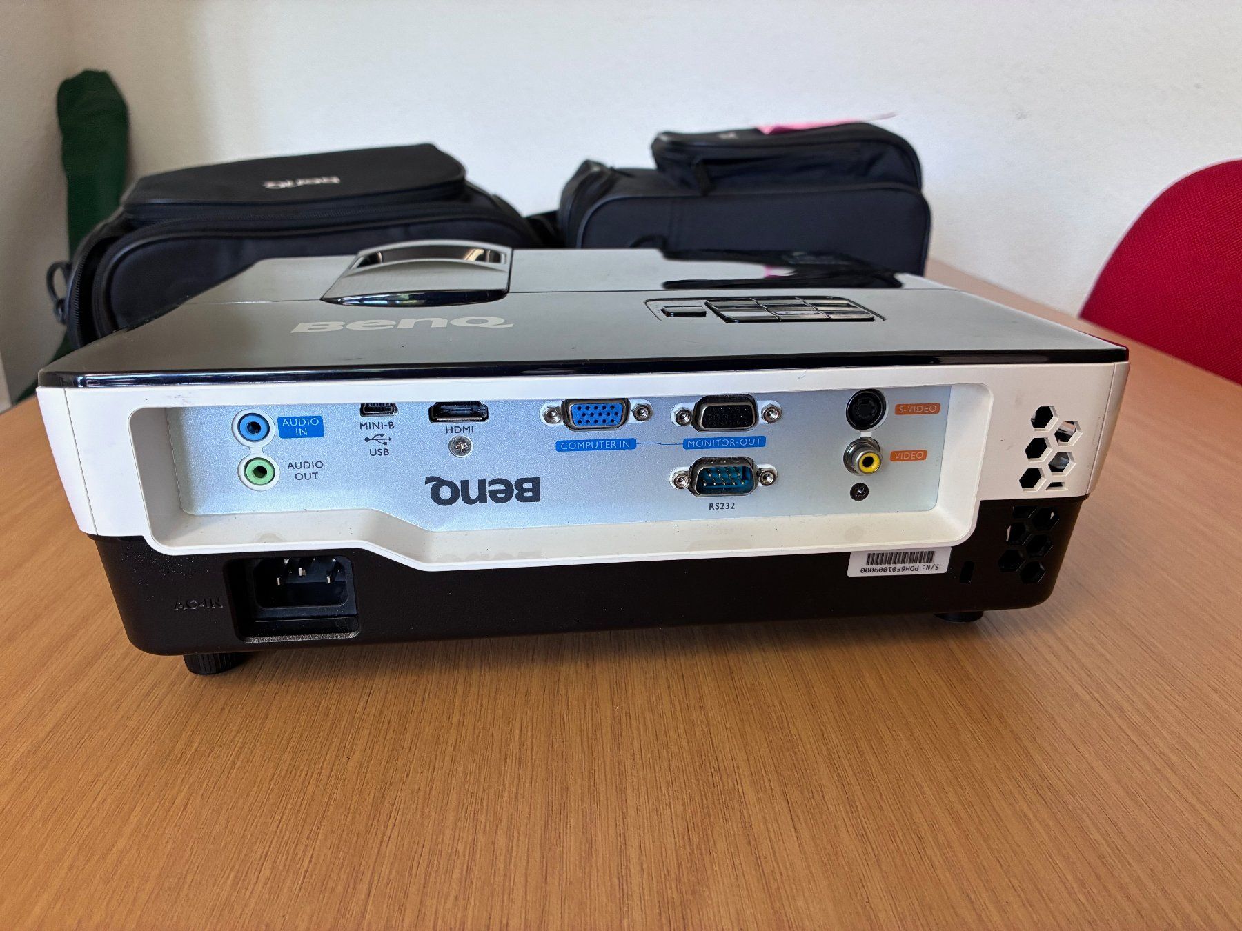 BenQ Proiettori: Benq Digital Projector - Breitbild Beamer TH682ST mit Ersatz – Usato da Wettingen venduto da Mirri777 2