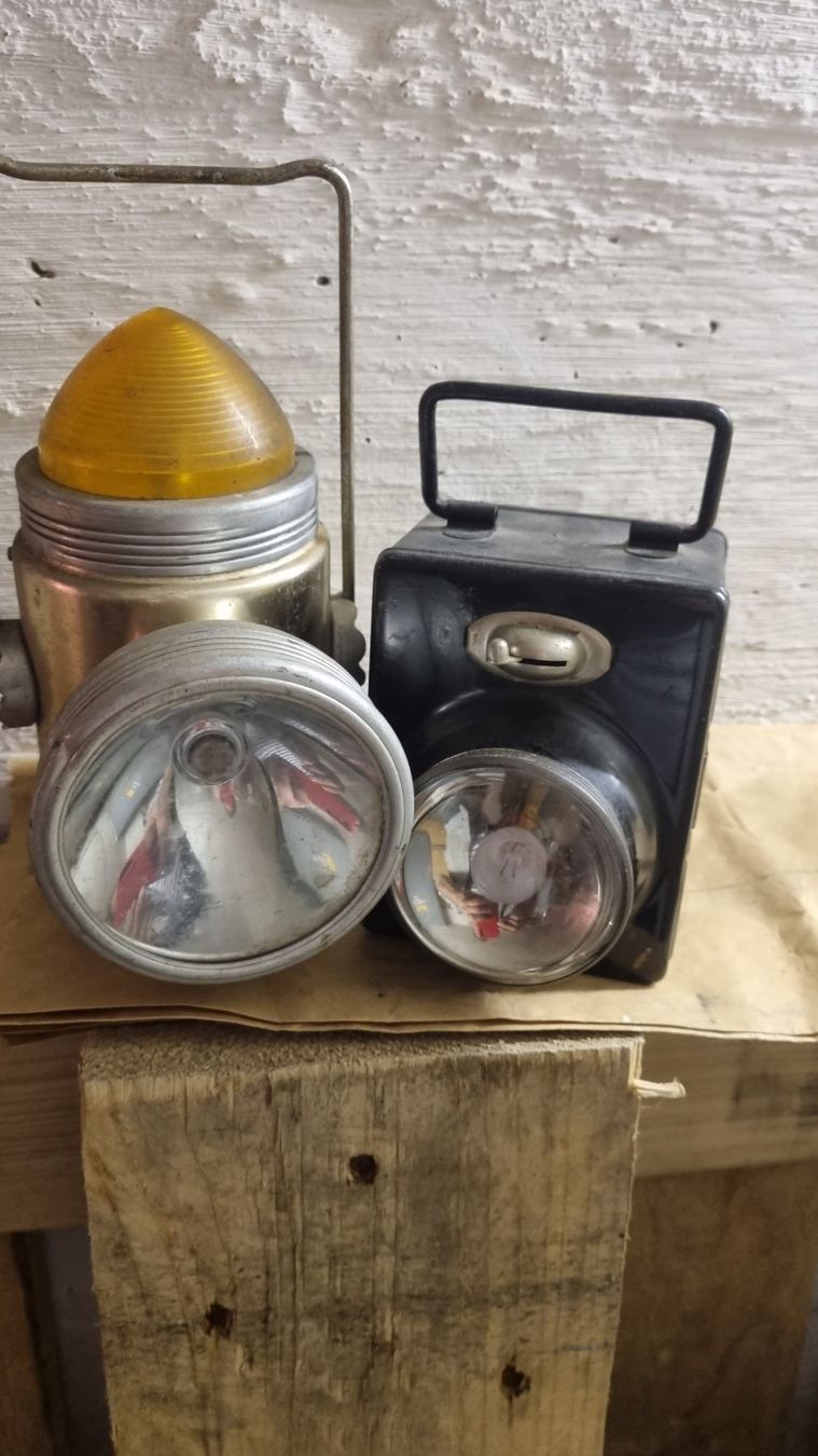 Lampes: 2 Oldtimer Warnlampen , Warnblinklampen, – Défectueux à Basel par Jcva